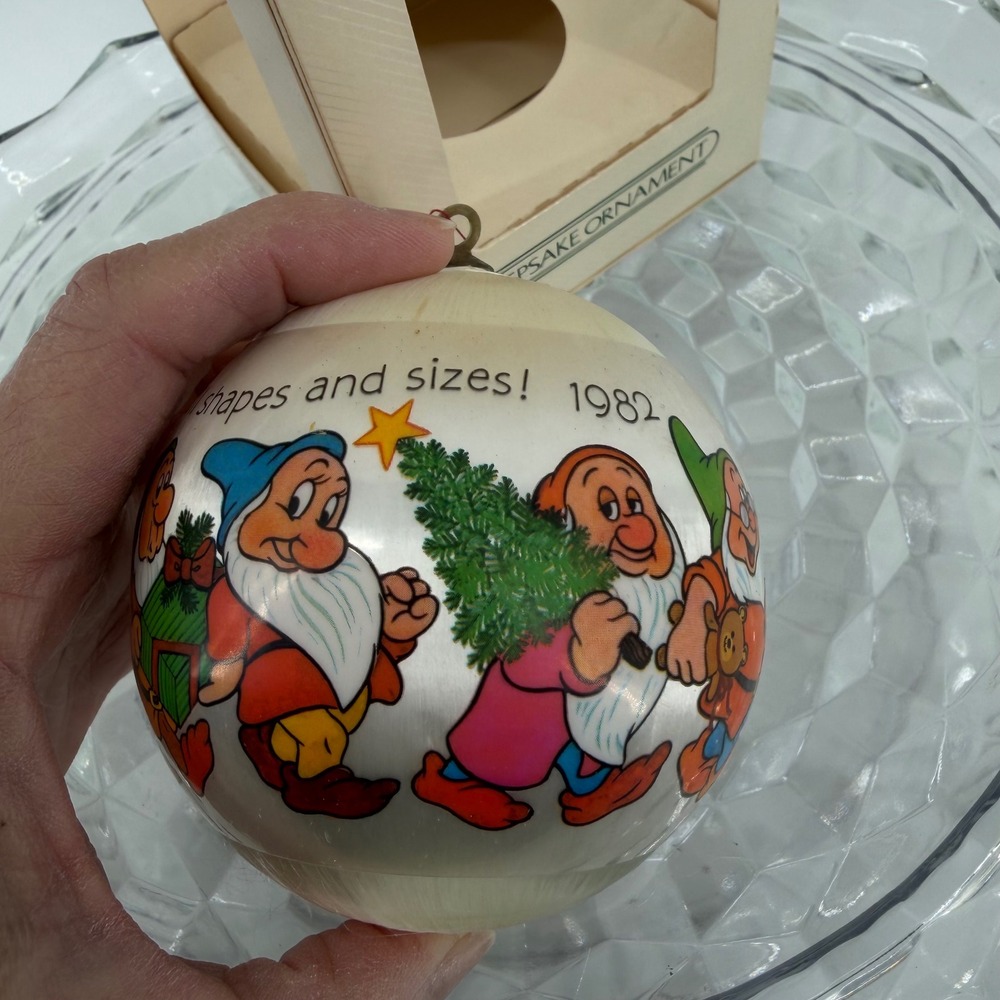Hallmark Keep Disney 1982 Unbreakable Satin Ornament Snow White Dwarfs Christmas - Picture 5 of 7